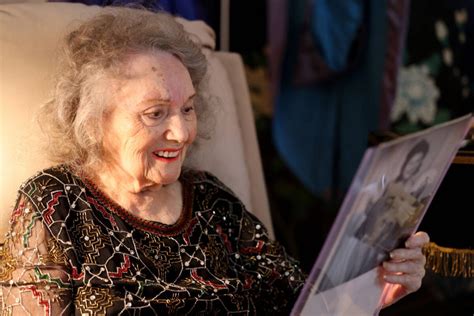 Gloria Dea dies at 100; she was the first magician to perform on Las Vegas Strip